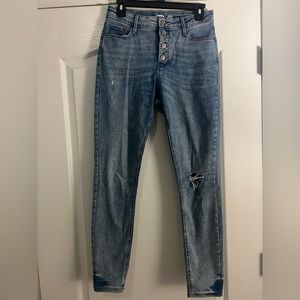 Skinny high rise jeans. Mint condition. Old Navy size 6.
